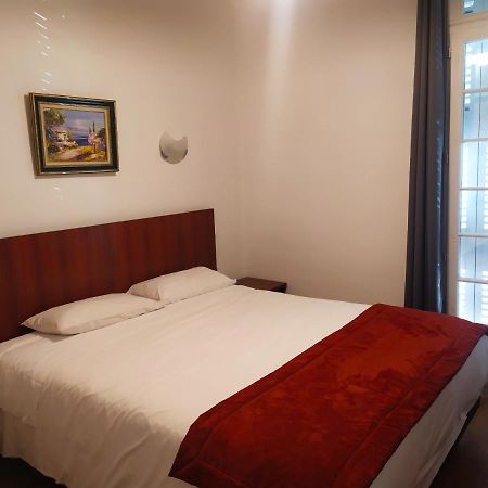 Hotel Le Postillon Pau Exterior photo