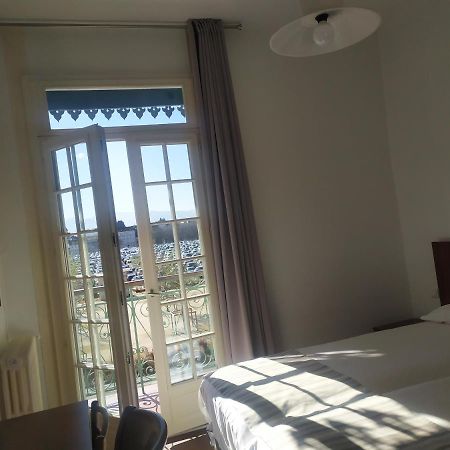 Hotel Le Postillon Pau Exterior photo